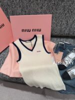 MIUMIU   American Retro Campus Dressing24 Autumn/Winter New High Quality Cashmere Fabric Embroidered Letter Logo Short Sleeve Tshirt/Vneck Knitted Tank Top Short Sleeve - Image 10