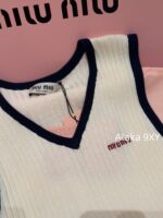 MIUMIU   American Retro Campus Dressing24 Autumn/Winter New High Quality Cashmere Fabric Embroidered Letter Logo Short Sleeve Tshirt/Vneck Knitted Tank Top Short Sleeve - Image 12
