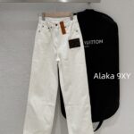 LOUIS VUITTON  Classic is timeless. 24 Autumn/Winter New Collection "Long Leg MM" White Collar Pocket Jeans   Straight leg wide leg pants  pear shaped figure can also be worn