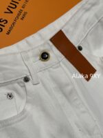 LOUIS VUITTON  Classic is timeless. 24 Autumn/Winter New Collection "Long Leg MM" White Collar Pocket Jeans   Straight leg wide leg pants  pear shaped figure can also be worn - Image 5