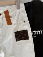 LOUIS VUITTON  Classic is timeless. 24 Autumn/Winter New Collection "Long Leg MM" White Collar Pocket Jeans   Straight leg wide leg pants  pear shaped figure can also be worn - Image 9