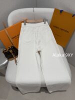 LOUIS VUITTON  Classic is timeless. 24 Autumn/Winter New Collection "Long Leg MM" White Collar Pocket Jeans   Straight leg wide leg pants  pear shaped figure can also be worn - Image 12