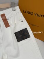 LOUIS VUITTON  Classic is timeless. 24 Autumn/Winter New Collection "Long Leg MM" White Collar Pocket Jeans   Straight leg wide leg pants  pear shaped figure can also be worn - Image 15
