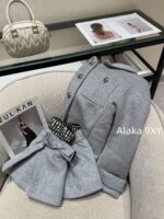 MIUMIU "British Rich Girl Dress Up" Heavy duty Wool Soft Cocoon Woolen Short Tall Tall Short Flower Bud Thick Coat Warm Jacket Women/Half body Flower Bud Skirt Skirt - Image 6