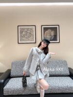MIUMIU "British Rich Girl Dress Up" Heavy duty Wool Soft Cocoon Woolen Short Tall Tall Short Flower Bud Thick Coat Warm Jacket Women/Half body Flower Bud Skirt Skirt - Image 9