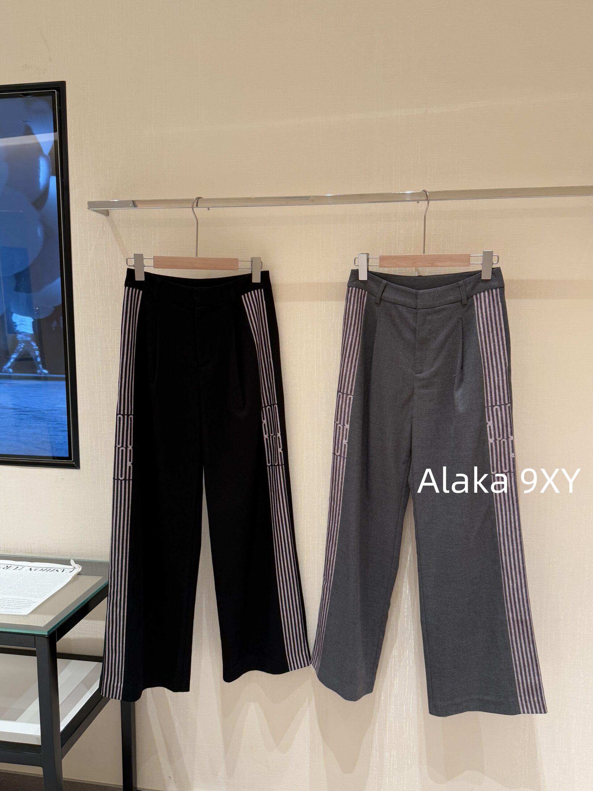 662-1 DIOR D 2024 Autumn/Winter New CollectionHeavy Industry Three Dimensional Cutting High Waist Design Double Sided Striped Suit Pants/Wide Leg Pants - Image 1