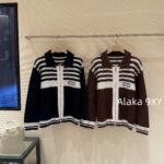 MIUMIU American College Style   2024 Autumn/Winter New Collection  Collar Color blocked Hook woven Letter Logo Zipper style Wool Cardigan Coat for Women. 100 wool fabric