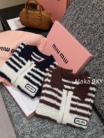 MIUMIU American College Style   2024 Autumn/Winter New Collection  Collar Color blocked Hook woven Letter Logo Zipper style Wool Cardigan Coat for Women. 100 wool fabric - Image 11