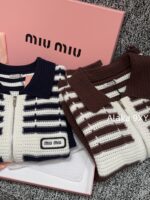 MIUMIU American College Style   2024 Autumn/Winter New Collection  Collar Color blocked Hook woven Letter Logo Zipper style Wool Cardigan Coat for Women. 100 wool fabric - Image 12