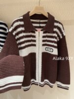 MIUMIU American College Style   2024 Autumn/Winter New Collection  Collar Color blocked Hook woven Letter Logo Zipper style Wool Cardigan Coat for Women. 100 wool fabric - Image 13