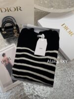 BALMAIN "Pure Desire Goddess Atmosphere" B  24 Autumn/Winter New Collection Round Neck Black and White Striped Diagonal Shoulder Metal Buckle Medium Long Striped Woolen Dress for Women - Image 4