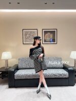 BALMAIN "Pure Desire Goddess Atmosphere" B  24 Autumn/Winter New Collection Round Neck Black and White Striped Diagonal Shoulder Metal Buckle Medium Long Striped Woolen Dress for Women - Image 6