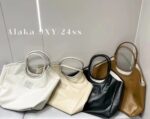 miumiu  ivy Series limited edition tote bag shopping bagRetro Maillard color scheme. A large calf leather fabric with an overwhelming sense of relaxation