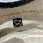 miumiu  ivy Series limited edition tote bag shopping bagRetro Maillard color scheme. A large calf leather fabric with an overwhelming sense of relaxation - Image 6