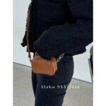 miumiu  Mini is too cute, isn't it? The 24ss summer new ultra small mini briefcase is here. Can be carried diagonally or by hand, made of original leather - Image 6