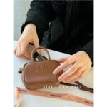 miumiu  Mini is too cute, isn't it? The 24ss summer new ultra small mini briefcase is here. Can be carried diagonally or by hand, made of original leather - Image 13