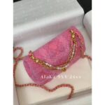 Chanel   24ss Limited Edition Pearl Chain  Bold plaid metal CF is hereVarious carrying methods for both handheld and crossbody - Image 15