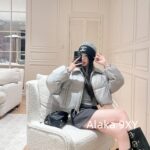 Miumiu's self retained funds. 24 Autumn/Winter New Collection  Classic printed letter logo, lapel, letter zipper design, small short bread and down jacket. National standard 90 white duck down