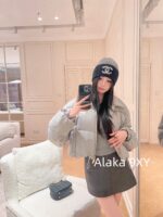 Miumiu's self retained funds. 24 Autumn/Winter New Collection  Classic printed letter logo, lapel, letter zipper design, small short bread and down jacket. National standard 90 white duck down - Image 4