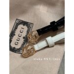 Chanel's "musthave wardrobe outfit for white and rich beauty"   The latest model of the 24A show features a hollowed out black and white minimalist cartoon logo leather belt. - Image 4