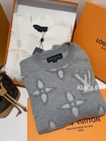 LOUIS VUITTON   24ss autumn and winter new collection embossed printed logo classic clover "lucky" pullover wool sweater for women. Available in two colors - Image 8