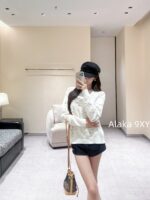LOUIS VUITTON   24ss autumn and winter new collection embossed printed logo classic clover "lucky" pullover wool sweater for women. Available in two colors - Image 15