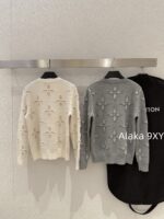 LOUIS VUITTON   24ss autumn and winter new collection embossed printed logo classic clover "lucky" pullover wool sweater for women. Available in two colors - Image 25