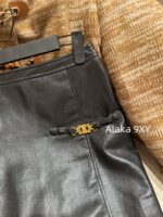 CELINE   2024 new design environmentally friendly PU leather micro glossy exquisite metal chain Aline short skirt autumn and winter new slim fit hip hugging sexy half skirt - Image 8