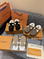 LOUIS VUITTON  2024 Winter New Collection Super ComfortableImported Lamb Wool Material with Letter Logo, Mary Jane Tshaped Fury Shoes/Boken Shoes