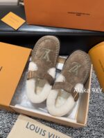 LOUIS VUITTON  2024 Winter New Collection Super ComfortableImported Lamb Wool Material with Letter Logo, Mary Jane Tshaped Fury Shoes/Boken Shoes - Image 7