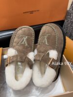LOUIS VUITTON  2024 Winter New Collection Super ComfortableImported Lamb Wool Material with Letter Logo, Mary Jane Tshaped Fury Shoes/Boken Shoes - Image 8
