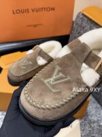LOUIS VUITTON  2024 Winter New Collection Super ComfortableImported Lamb Wool Material with Letter Logo, Mary Jane Tshaped Fury Shoes/Boken Shoes - Image 11
