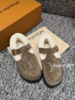 LOUIS VUITTON  2024 Winter New Collection Super ComfortableImported Lamb Wool Material with Letter Logo, Mary Jane Tshaped Fury Shoes/Boken Shoes - Image 14