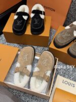 LOUIS VUITTON  2024 Winter New Collection Super ComfortableImported Lamb Wool Material with Letter Logo, Mary Jane Tshaped Fury Shoes/Boken Shoes - Image 24
