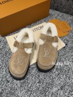 LOUIS VUITTON  2024 Winter New Collection Super ComfortableImported Lamb Wool Material with Letter Logo, Mary Jane Tshaped Fury Shoes/Boken Shoes - Image 30