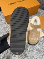 LOUIS VUITTON  2024 Winter New Collection Super ComfortableImported Lamb Wool Material with Letter Logo, Mary Jane Tshaped Fury Shoes/Boken Shoes - Image 32