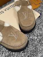 LOUIS VUITTON  2024 Winter New Collection Super ComfortableImported Lamb Wool Material with Letter Logo, Mary Jane Tshaped Fury Shoes/Boken Shoes - Image 33