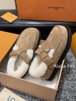 LOUIS VUITTON  2024 Winter New Collection Super ComfortableImported Lamb Wool Material with Letter Logo, Mary Jane Tshaped Fury Shoes/Boken Shoes - Image 38