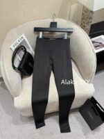 Yves Saint Laurent 2024 Autumn/Winter CollectionY  Seamless and seamless logo letter waistband elastic slimming high waistband leggings - Image 10