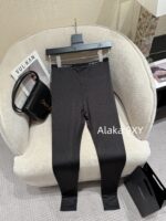 Yves Saint Laurent 2024 Autumn/Winter CollectionY  Seamless and seamless logo letter waistband elastic slimming high waistband leggings - Image 13
