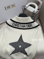 DIOR gift box packaging  D  2024 Autumn/Winter New Collection _ Heavy Industry Collar Five pointed Star Jacquard Logo Hooded Woolen SweaterWhite Rich Beauty Elegant Style