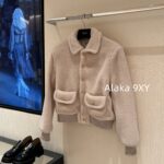CELINE  2024 autumn and winter new gold button letter logo lamb fur lapel jacketCustomized gold molded buckle lining with exquisite matching