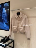 CELINE  2024 autumn and winter new gold button letter logo lamb fur lapel jacketCustomized gold molded buckle lining with exquisite matching