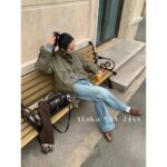 Yves Saint Laurent is a musthave for European and American supermodels traveling ” Liya Retro luggage bag/bowling briefcaseInvincible functionality with full leather calf leather - Image 4