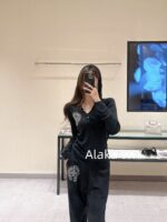 Chrome Hearts Reserved/2022ss Early Autumn New Cruo   Cross hot stamping fashionable sports suit women's hooded sweatshirt casual wide leg pants twopiece set trendy autumn casual lazy suit, this set is still the most practical to wear, giving people a comfortable and free relaxed state! Highlighting the casual and lazy temperament, the printed pattern has many scenes, with some exquisite and unique feelings. The high waisted design enhances the waistline and elongates the leg lines, creating a paper figure effect