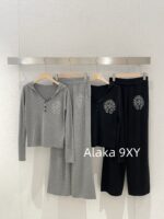 Chrome Hearts Reserved/2022ss Early Autumn New Cruo   Cross hot stamping fashionable sports suit women's hooded sweatshirt casual wide leg pants twopiece set trendy autumn casual lazy suit, this set is still the most practical to wear, giving people a comfortable and free relaxed state! Highlighting the casual and lazy temperament, the printed pattern has many scenes, with some exquisite and unique feelings. The high waisted design enhances the waistline and elongates the leg lines, creating a paper figure effect - Image 3