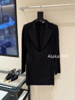 Yves Saint Laurent "Comes with an Sshaped curve on the upper body" Y  2024 Autumn/Winter New Knitted Wool Heavy Industry Lace Splicing Deep VCollar Waist Bag Hip Skirt Slimming Dress Small Black Dress