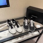 CHANEL High Edition  25C New SeriesHeavy Industry Comic Embroidery Logo Classic Black and White Color blocked Panda Board Shoes/Sports Shoes for Women