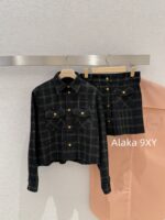 MIUMIU ""American retro campus style outfit ” 2024 Autumn/Winter New Collection Initial Sheer Wool Material   Collar plaid metal button shirt set for women