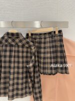 MIUMIU ""American retro campus style outfit ” 2024 Autumn/Winter New Collection Initial Sheer Wool Material   Collar plaid metal button shirt set for women - Image 3